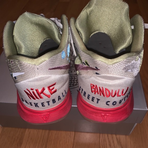 Very worn Kyrie Irving Bandalu sneaker size 6.5y - Picture 7 of 7